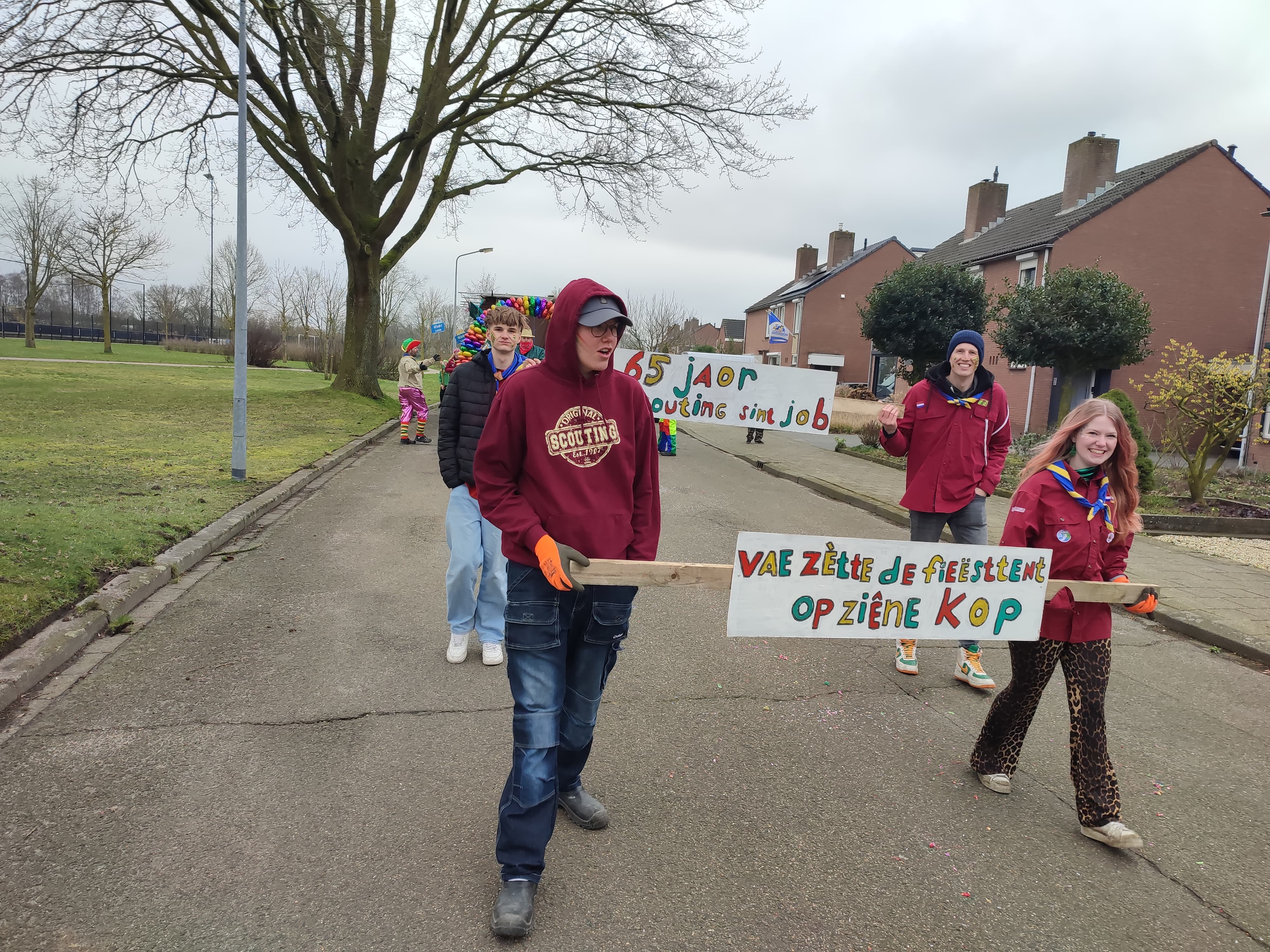 Optocht F.V. De Dröppelkes brengt kleur in de straten