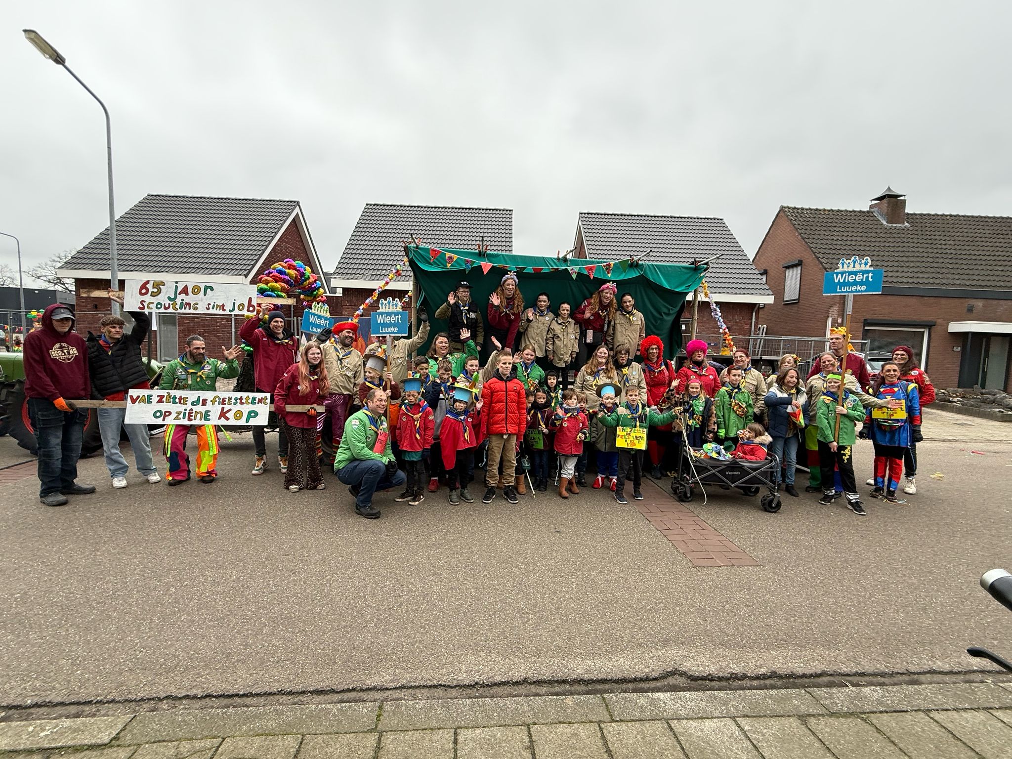 Optocht F.V. De Dröppelkes brengt kleur in de straten