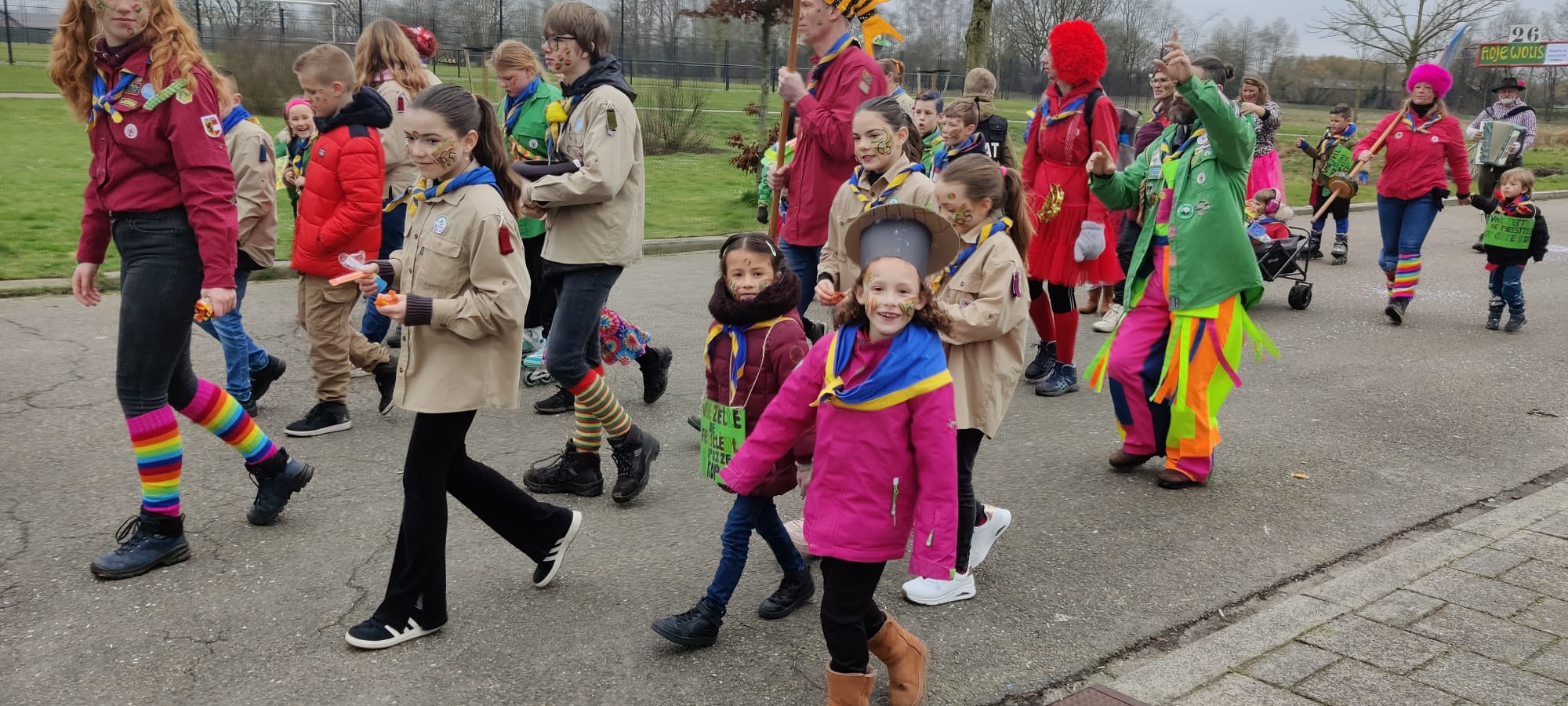 Optocht F.V. De Dröppelkes brengt kleur in de straten
